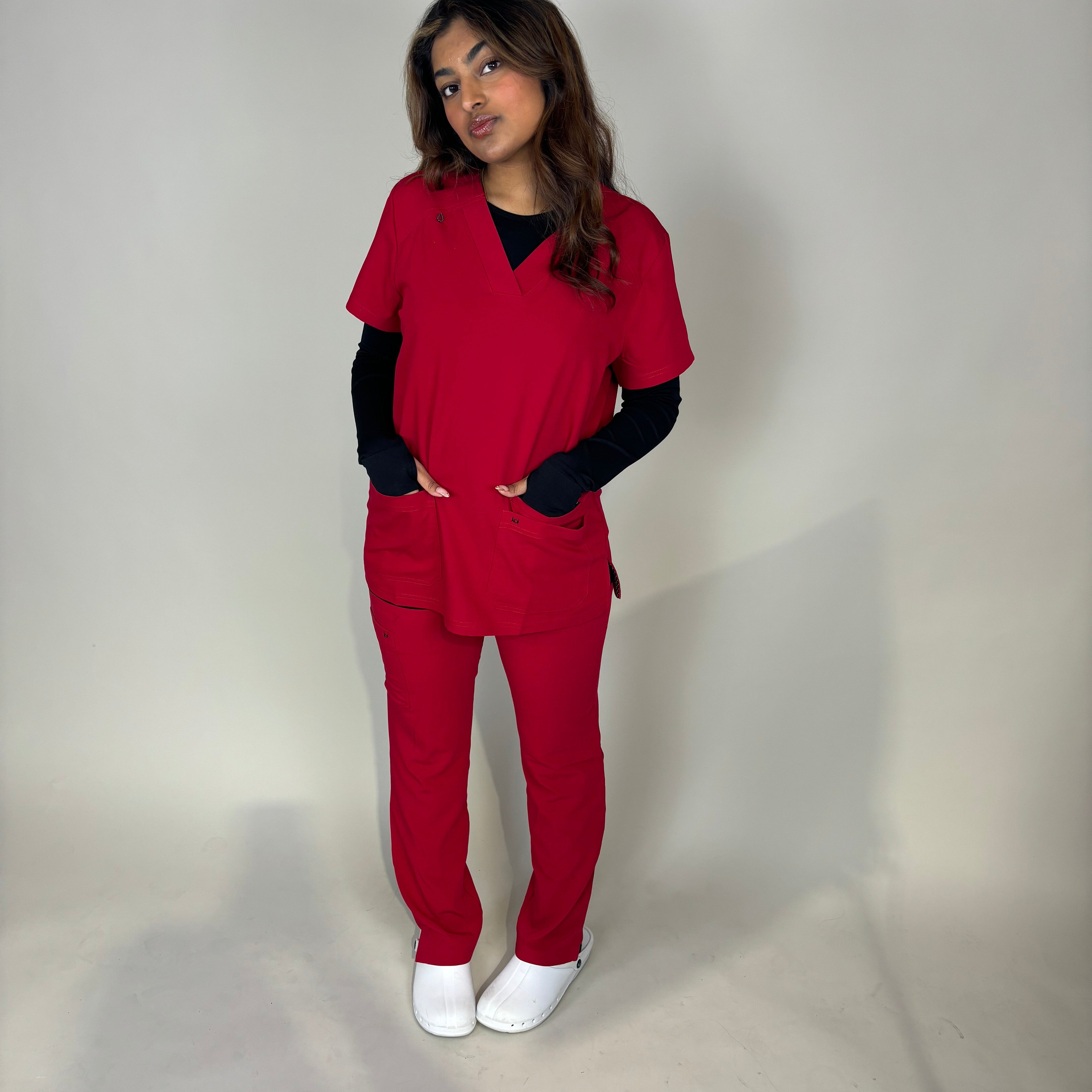 Lange medizinische Berufsbekleidung, die wirklich passt: Komfort und Stil bis ins letzte Detail