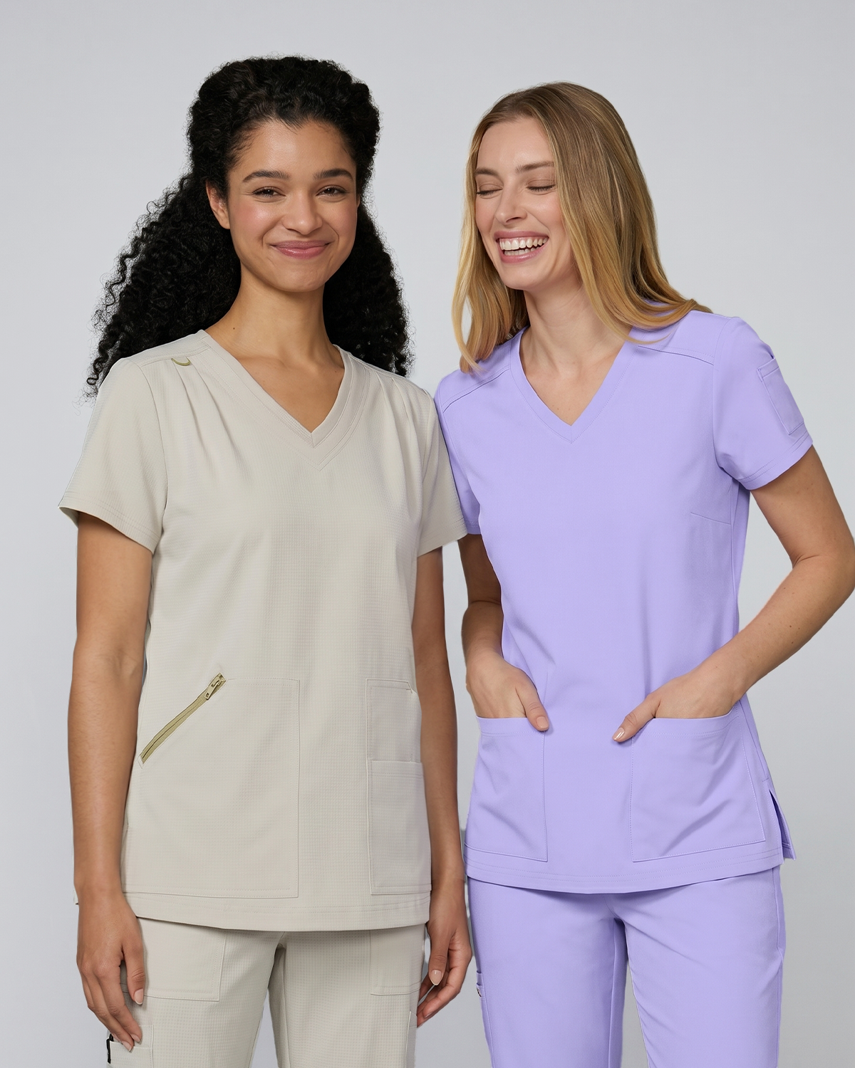 modelos con uniformes sanitarios en color Bone y Lavanda ligeros y transpirables para verano