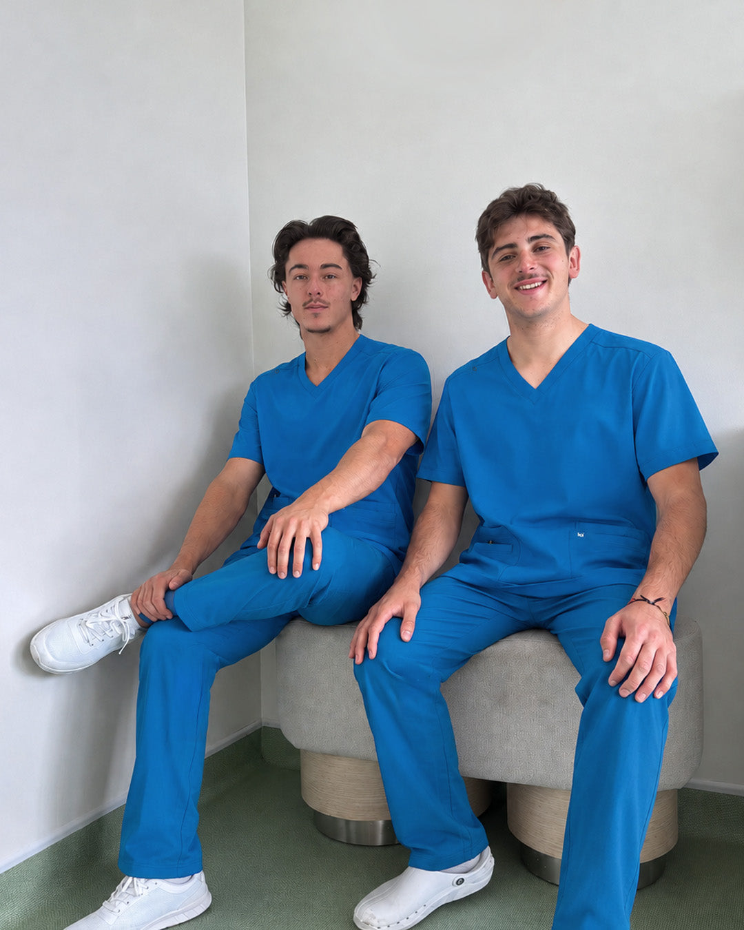 Guía de uniformes para Estudiantes Sanitarios: qué necesitas para tus primeras prácticas