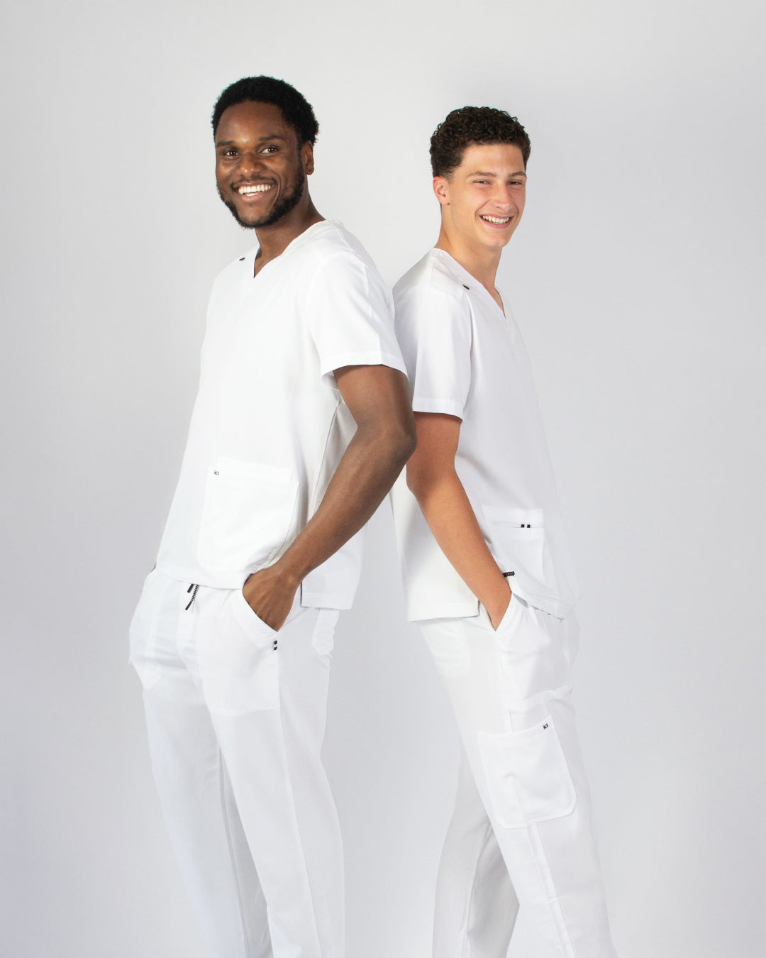 ¿Qué simboliza el uniforme blanco de enfermería?