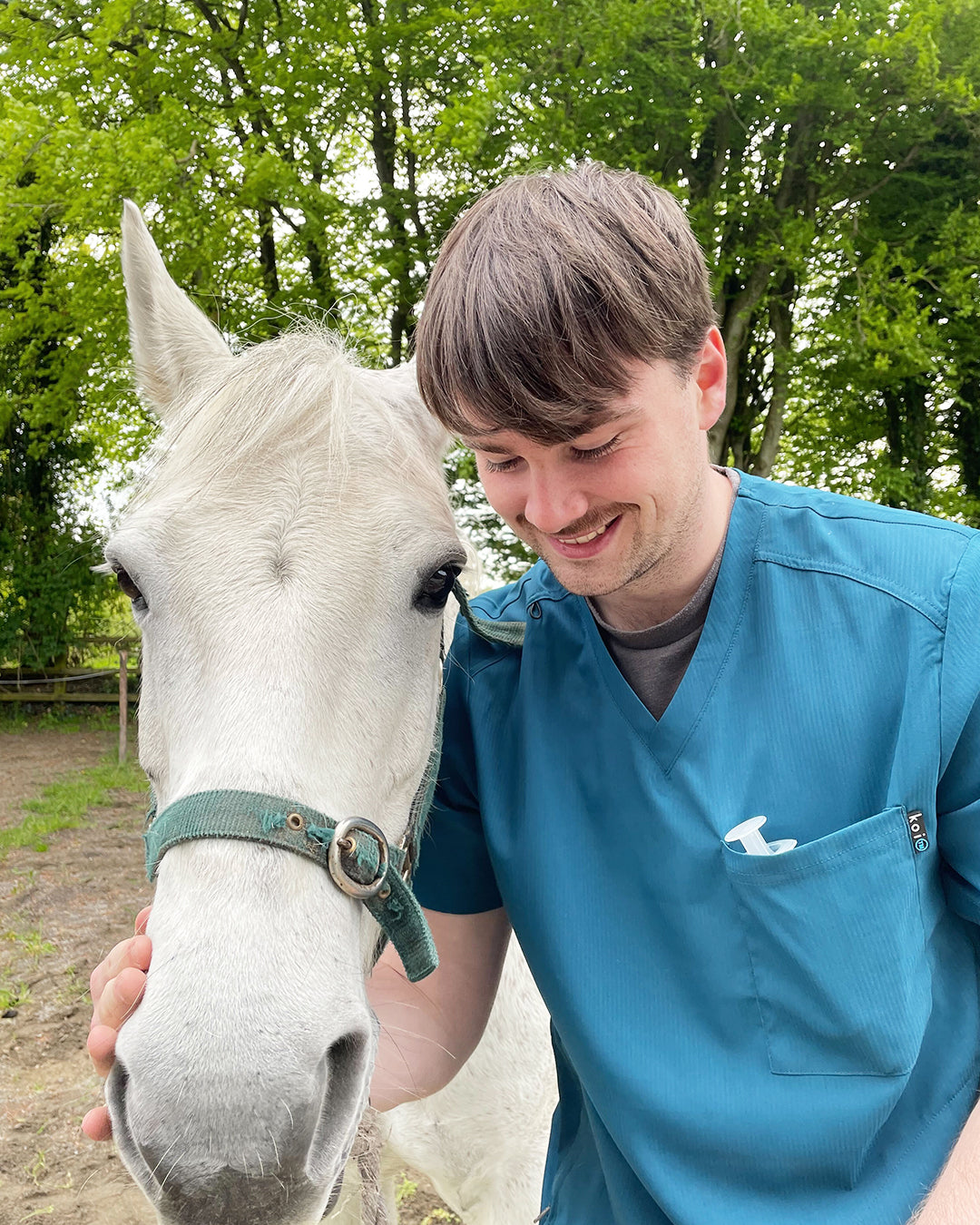 Colores y tejidos recomendados para uniformes veterinarios